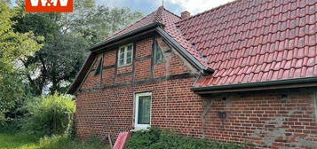 Altes Landhaus mit Potential und Stallung auf traumhaftem Grundstück