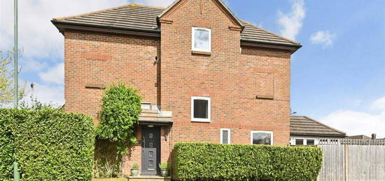 5 bedroom detached house