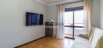 Apartamento T2 com garagem e arrumo, no Bairro Novo!