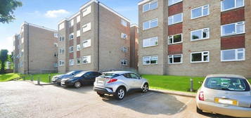 Flat to rent in Carshalton Grove, Sutton SM1