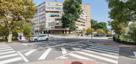 Piso en venta en avenida los Infantes, 85