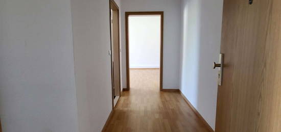 Helle 2-Raumwohnung - Balkon - Tageslichtbad mit Wanne - ideal für Singles oder Pärchen