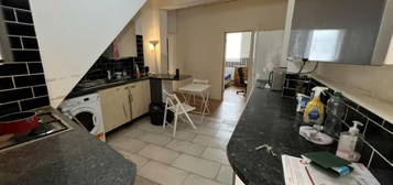 6 bedroom terraced house for sale