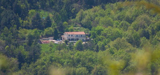 Charmante maison indépendante de 3 chambres avec studio indépendant, avec vue imprenable sur les montagnes