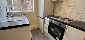 Flat to rent in Kings Road, Reading RG1