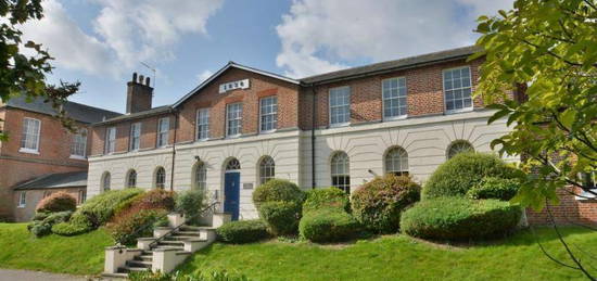 Flat for sale in The Cloisters, Andover SP10