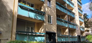 ruhige 2-Raum-Wohnung mit Balkon, 400 m vom Rathaus Steglitz und der Schloßstraße