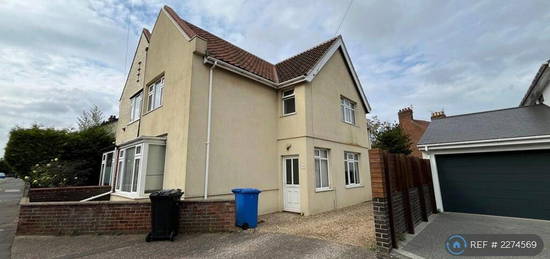 5 bedroom semi-detached house