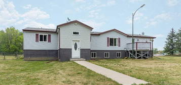 1205 W Macquarrie Ave, Ferintosh, AB T0B 1M0