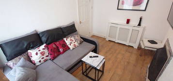 2 bed terraced house to rent