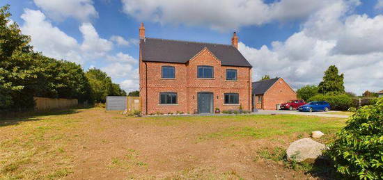 6 bedroom detached house for sale