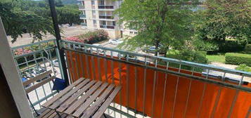 Studio avec balcon ( Aix en Pce )