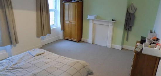 2 bedroom maisonette