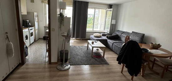 Modernisierte 2-Zimmer-Wohnung mit Balkon und Einbauküche in Offenbach am Main