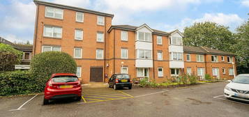 Flat to rent in Goldsmere Court, Hornchurch RM11