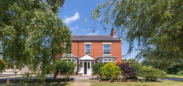 5 bed detached house for sale