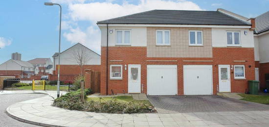 Semi-detached house to rent in Bittern Close, Dunston, Gateshead NE11