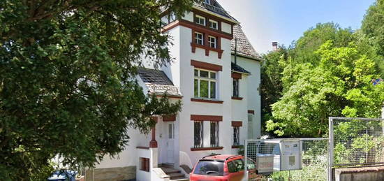 3-Zimmer-Wohnung: Belletage in einer Jugendstilvilla am Waldrand des Kapellenbergs in Hofheim