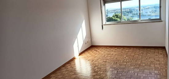 Apartamento T1 Novo - Pragal - Estação Fertagus-Pragal