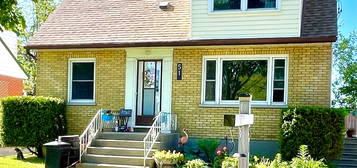 51 Campbell Ave #C, Barrie, ON L4N 2T2