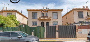 Casa adosada en venta en Ángel Casas, 5, Jun