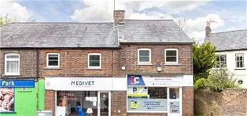 Maisonette to rent in Station Road, Harpenden, Hertfordshire AL5