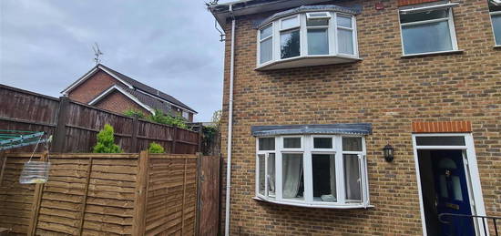 Semi-detached house to rent in St. Michaels Road, Aldershot GU12