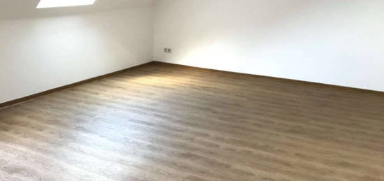 Helle 2-Zimmer-Wohnung mit Balkon und Einbauküche in Hohenwarsleben