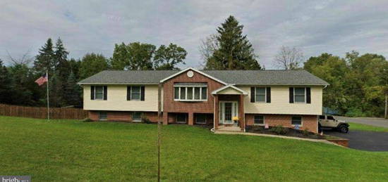 1000 Cortland Dr, Lemont, PA 16851