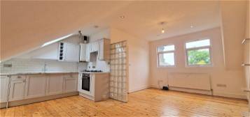 Flat to rent in Newick Road, London E5