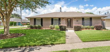 5000 Senac Dr, Metairie, LA 70003