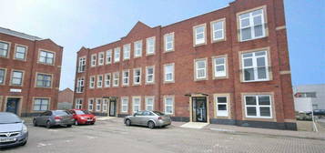 Flat to rent in Apartment 1 Sandy House, Woodside Park, Rugby CV21