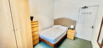 Room to rent in 82 Sir Thomas Whites Road, Coventry CV5