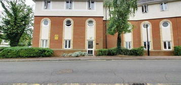 Flat to rent in Hatfield, Hertfordshire AL10