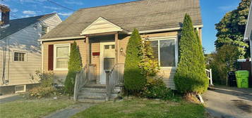 304 Wayland Rd, Syracuse, NY 13208