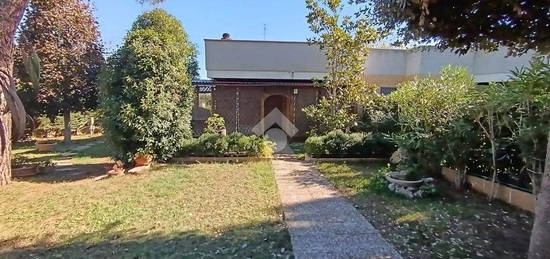 VILLA A SCHIERA A CASSANO DELLE MURGE