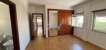 Apartamento Duplex T4 | a 500 metros da Praia das Maçãs em Colares