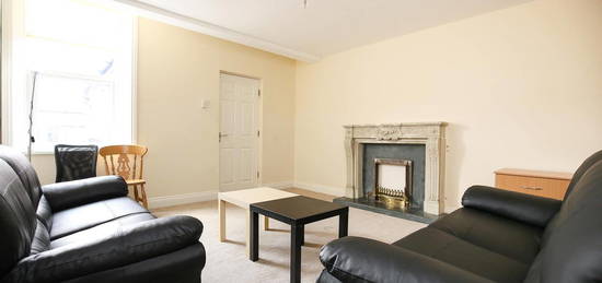 Flat to rent in Hazelwood Avenue, Jesmond, Newcastle Upon Tyne NE2