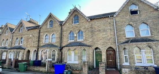 6 bedroom terraced house