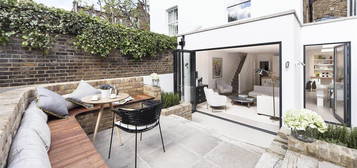 Maisonette to rent in St. Helens Gardens, London W10