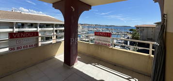 TRES BEL APPARTEMENT DERNIER ETAGE A PORT-FREJUS