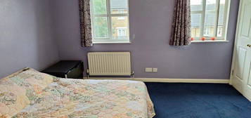 Room to rent in Ashmore Close, London SE15