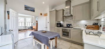 3 bed flat for sale