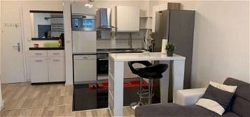 Voll-Möblierte 2-Zimmer-Wohnung mit Balkon und Einbauküche in Mitte, City-Apartment; AB SOFORT!