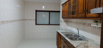 Arrendamento de Apartamento T3  na rua Manuel Vieira s/n