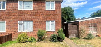 Maisonette to rent in Orchard Close, Denham UB9