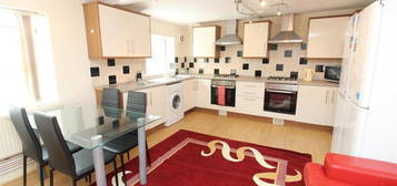 5 bedroom flat to rent