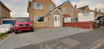 3 bedroom link detached house for sale