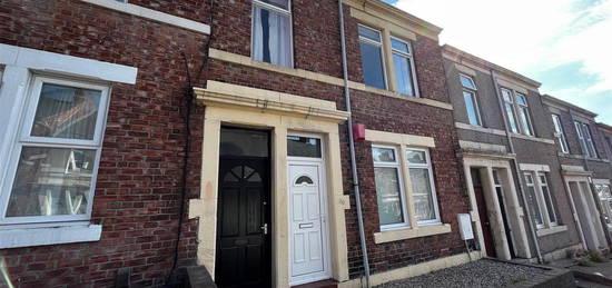 Flat to rent in Northbourne Street, Bensham, Gateshead NE8