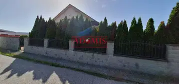 ADOMIS - predáme 6(7)izbový dom 230m2,pozemok 1316m2, dvojgaráž, bazén, krb, terasa, tichá lokalita Košice - Krásna, ulica Na Močidlách